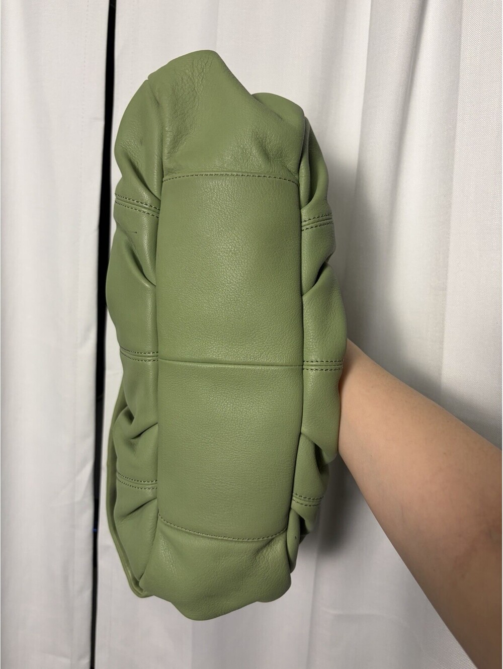 B Makowsky Green Leather Ruched Baguette Shoulder Bag With Rose Gold Hardware. - Picture 7 of 7
